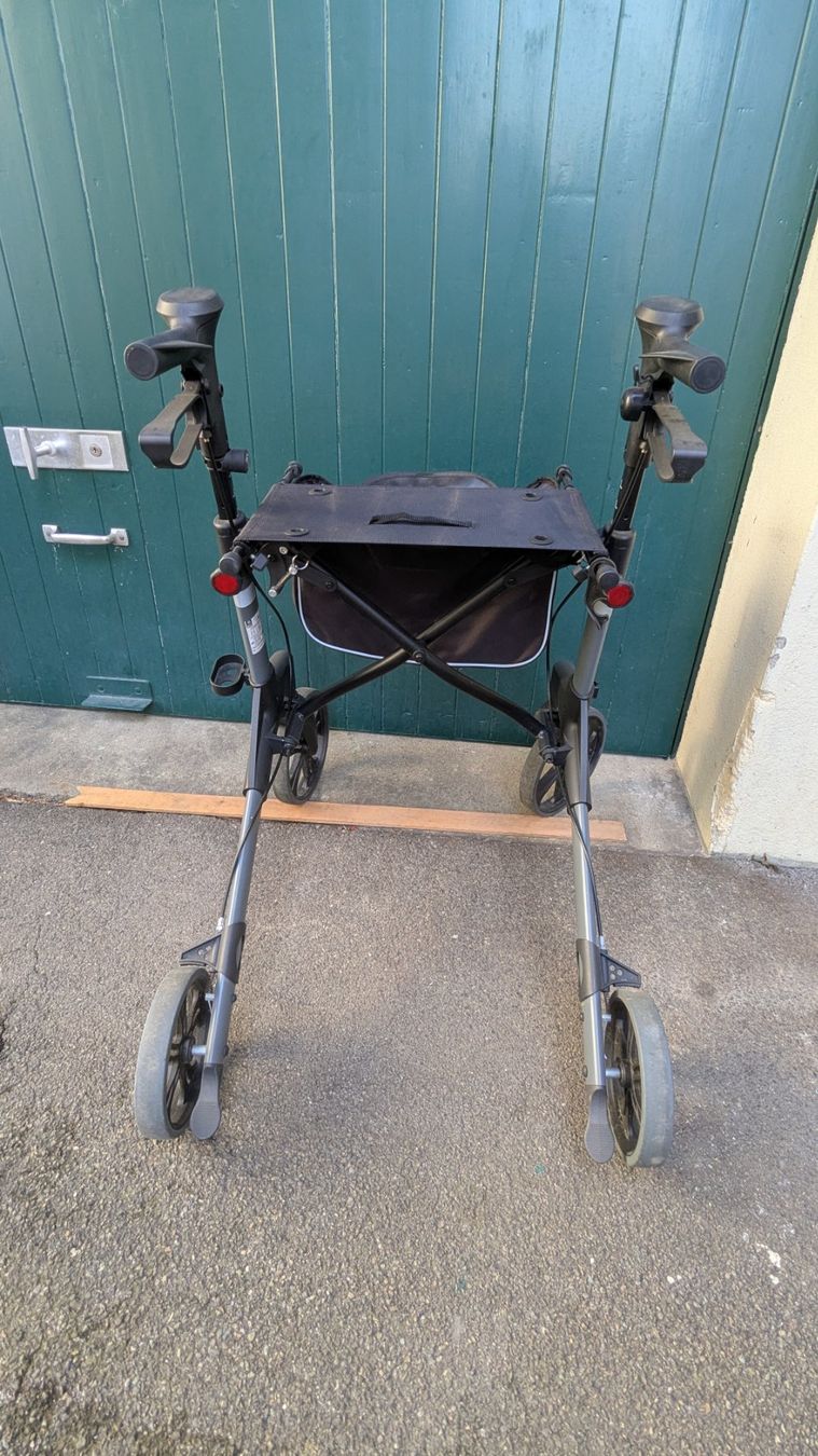 Aides à la marche: Rollator Gehhilfe – D'occasion à Meilen par mababe 2