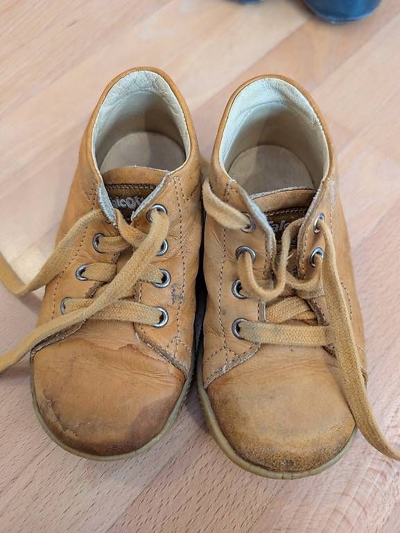 Scarpe per ragazzi: Falcotto Kinderschuhe, Gr 22 – Usato da Oberbüren venduto da lunasun