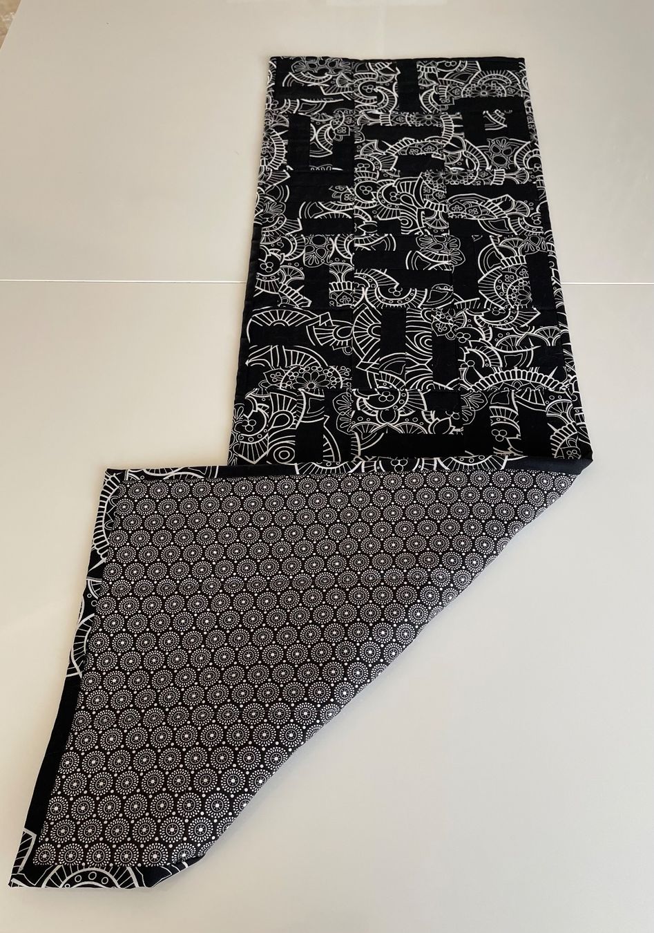 Tutte le decorazioni: Patchwork-Quilt Handmade – Nuovo (secondo la descrizione) da La Chaux-de-Fonds venduto da NathalieM07 4