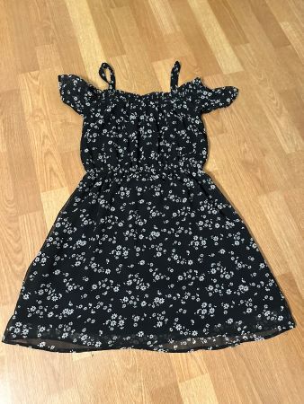 Robe C&A noire à fleurs, taille 152