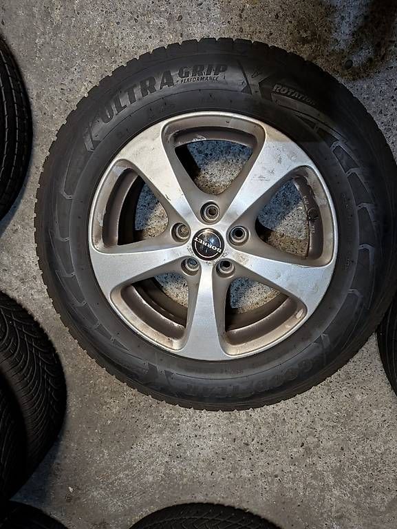 Pneus & Kompletträder: Ford Kuga Winterrad – Gebraucht aus Solothurn von CCCrash