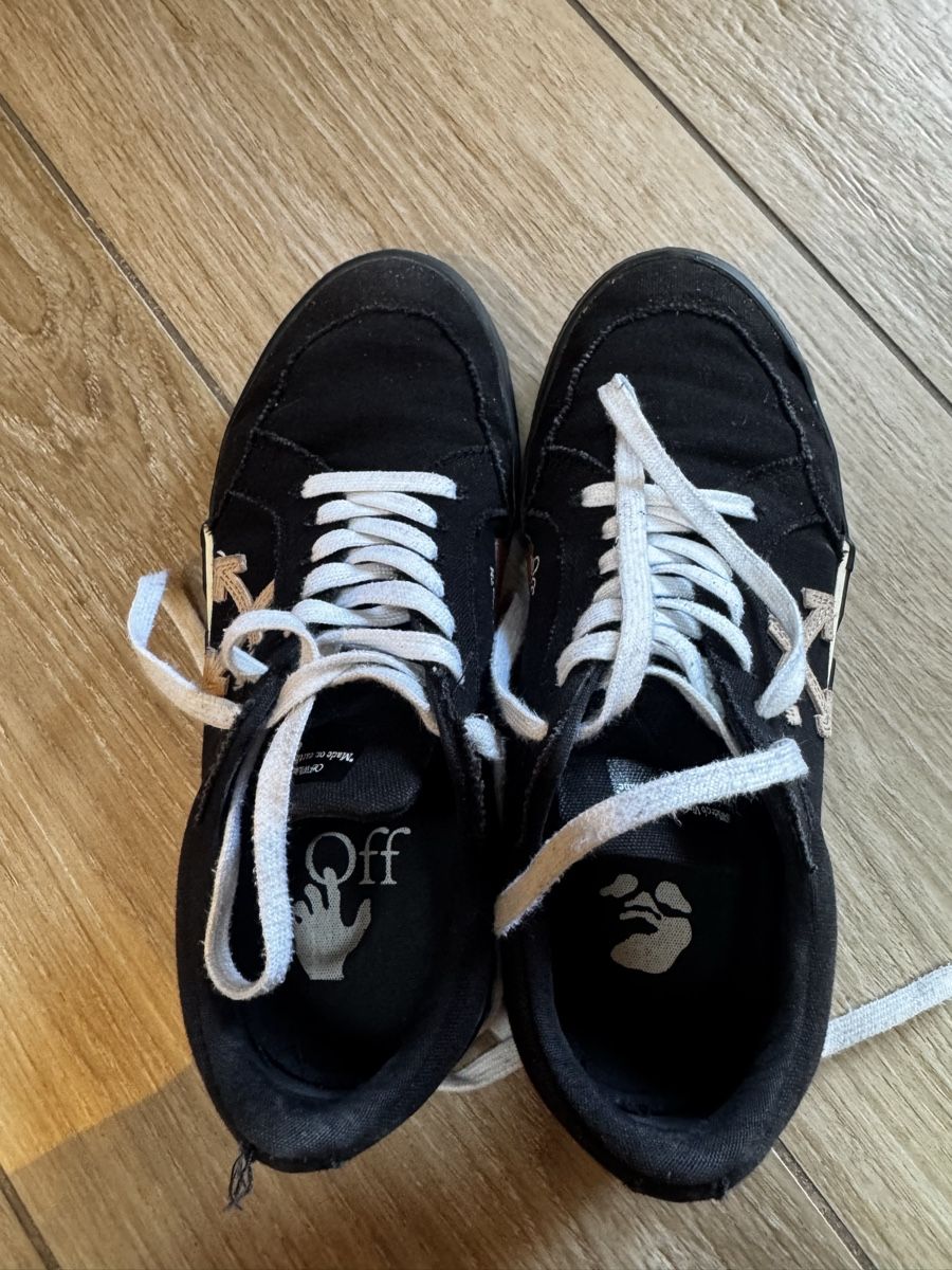 Off-White Scarpe da uomo: Off-White Vulcanized Low Black Canvas Sneakers Size US 9 – Usato da Trachslau venduto da mrs_5st6 1
