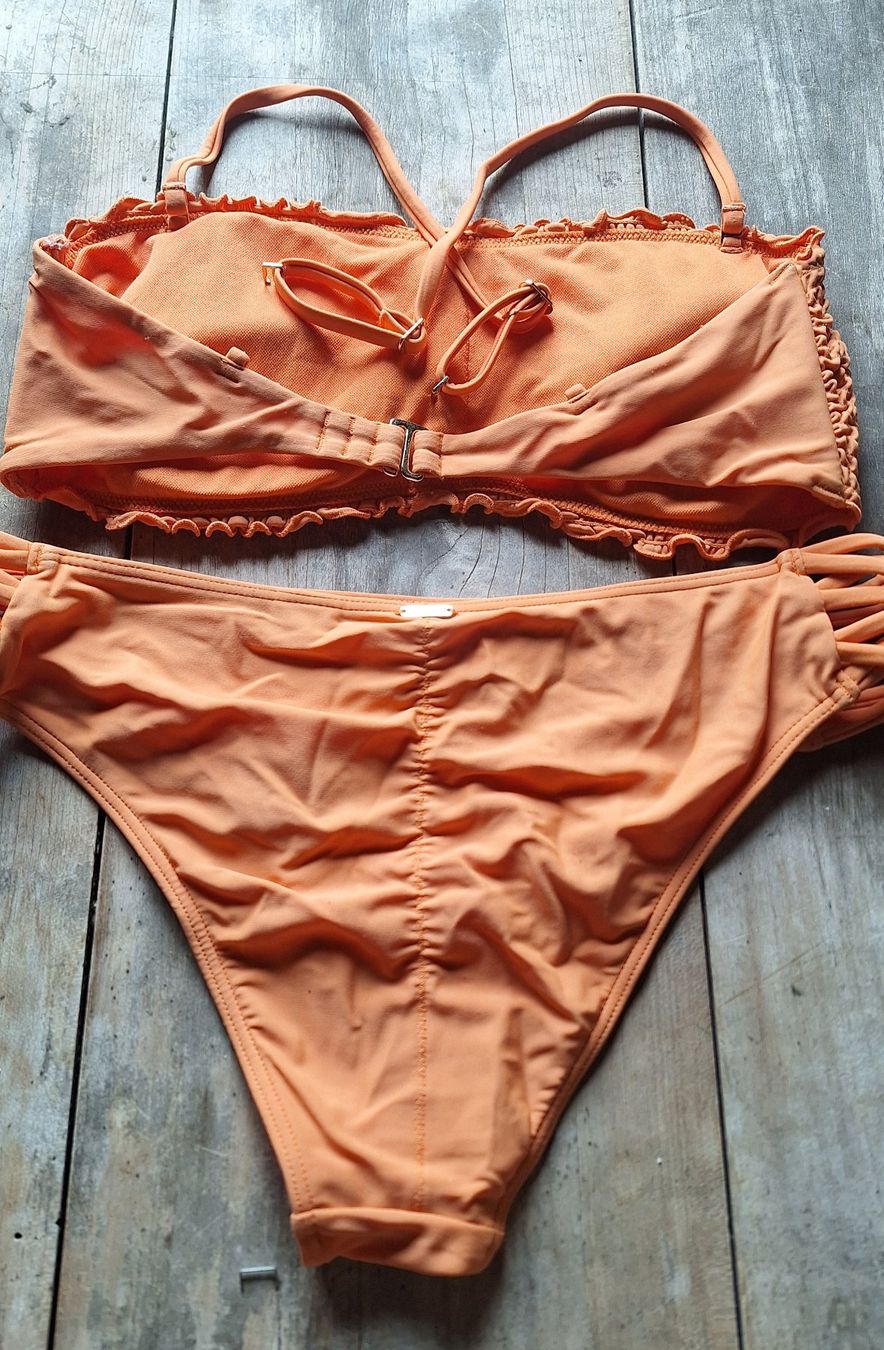Hollister Maillots de bain & Bikinis: Bikini Hollister M orange Push-up Raffung – Neuf (Voir description) à Rüti ZH par la-93 1