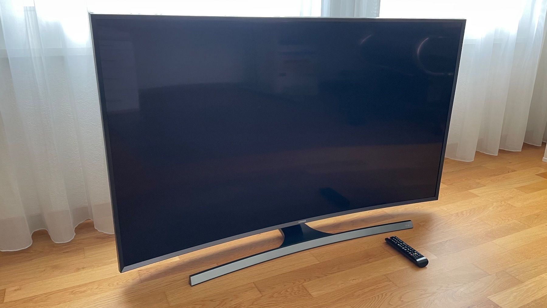 Samsung Fernseher: Samsung Smart TV 55" – Gebraucht aus Interlaken von Qatar 1
