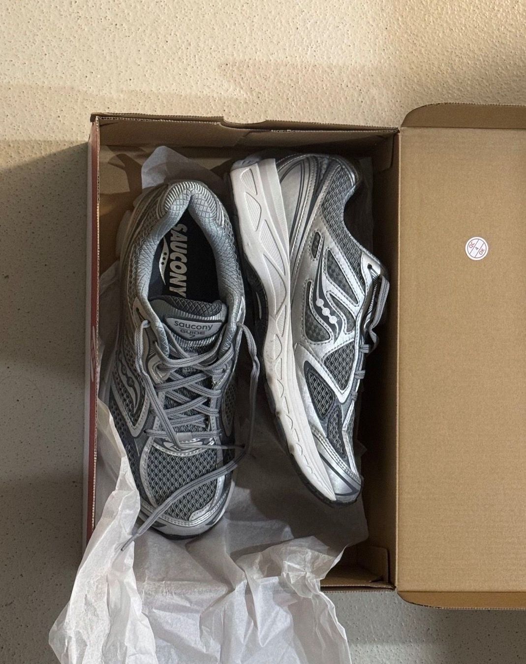 Saucony Scarpe da uomo: SAUCONY GUIDE – Nuovo (secondo la descrizione) da Ecublens VD venduto da yzn_pbd9