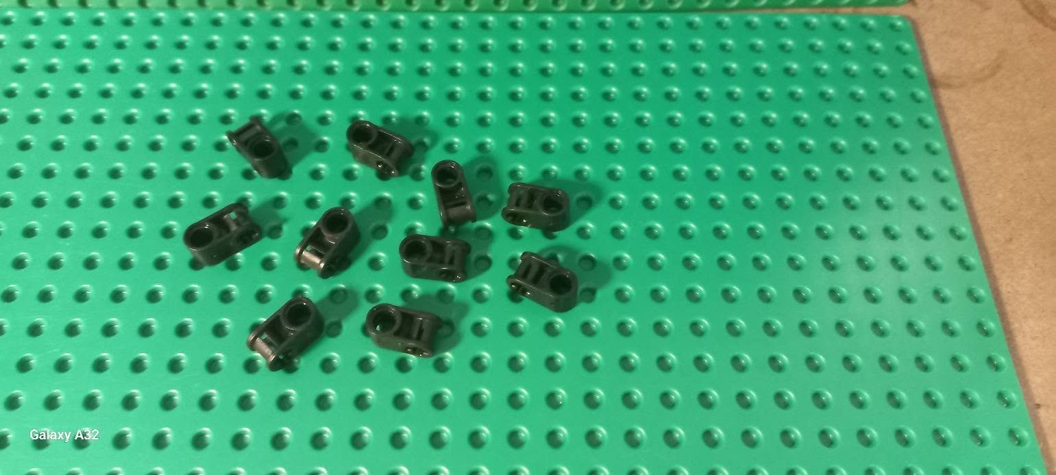 Lego Spielzeuge: Lot de 10 pièces Lego Technic – Gebraucht aus La Tour de Trême von Startjouet