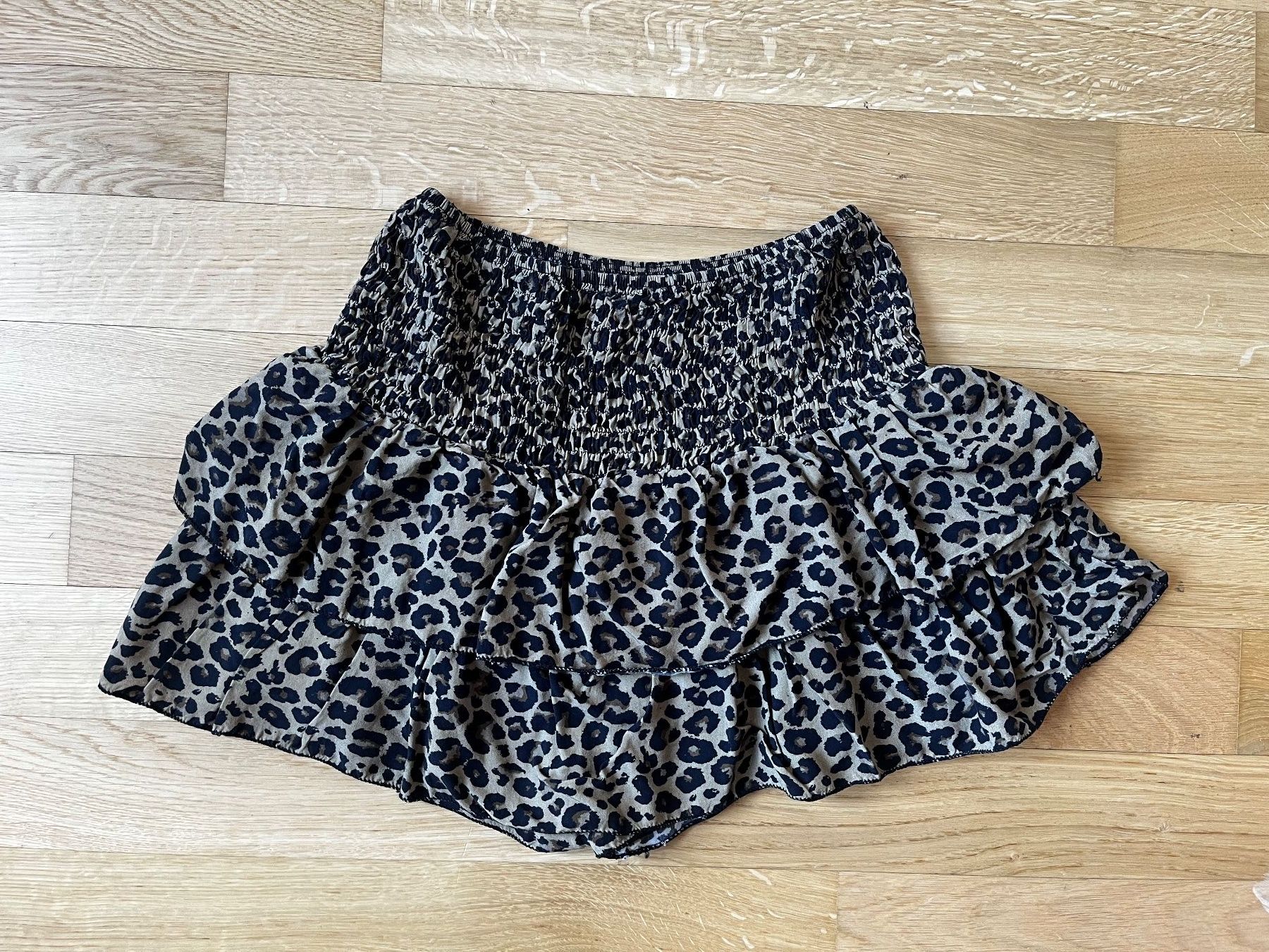 Gonne: Mini jupe short à motifs léopard – Nuovo (secondo la descrizione) da La Tour-de-Trême venduto da lol_85kj