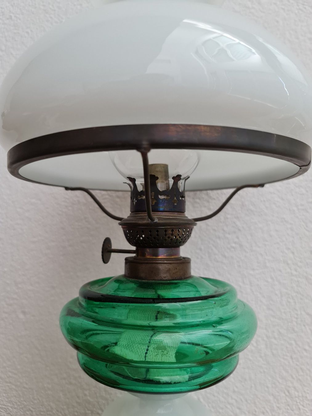Lampade: Antike Petroleumleuchte, Original, Glas, Opalinglas – Usato da Thun venduto da Lieblingsblume 2