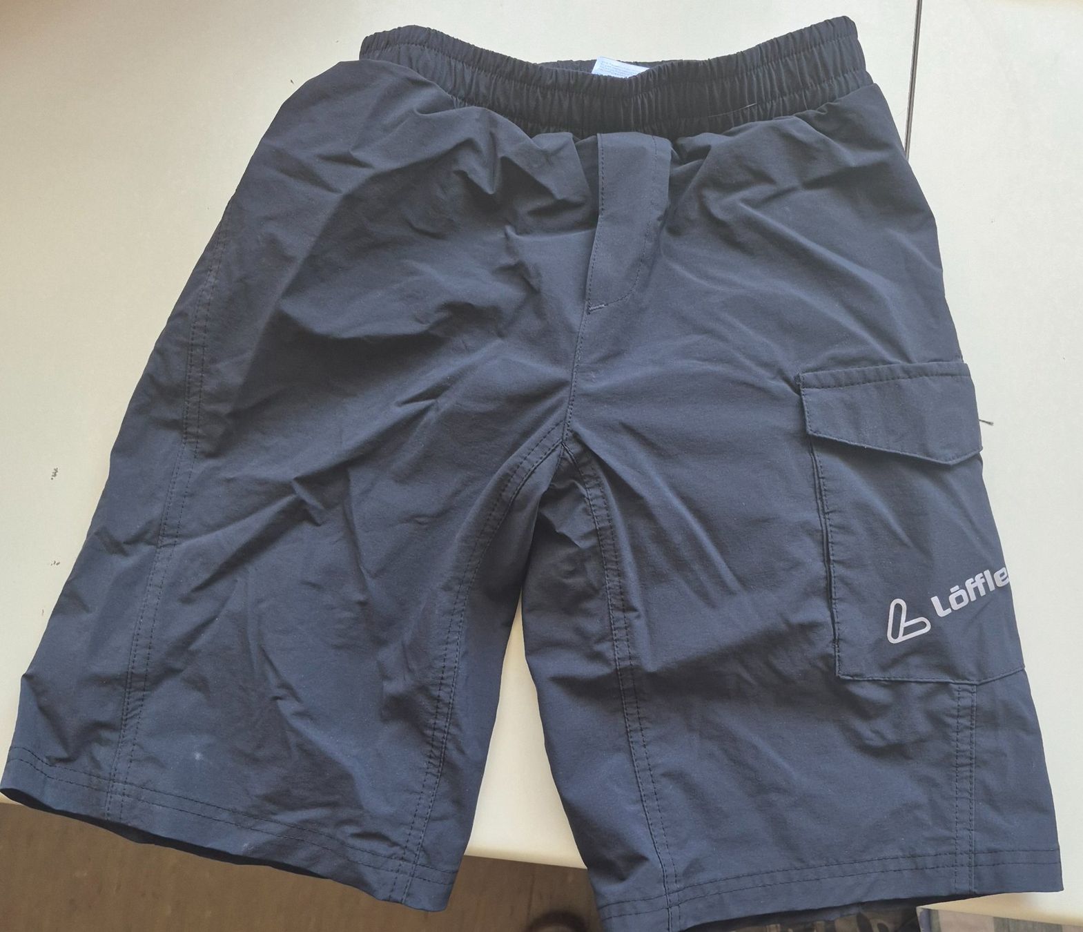 Löffler Pantaloni: Fahrrad Hose Löffler Gr 152 – Usato da Scuol venduto da Niculaus