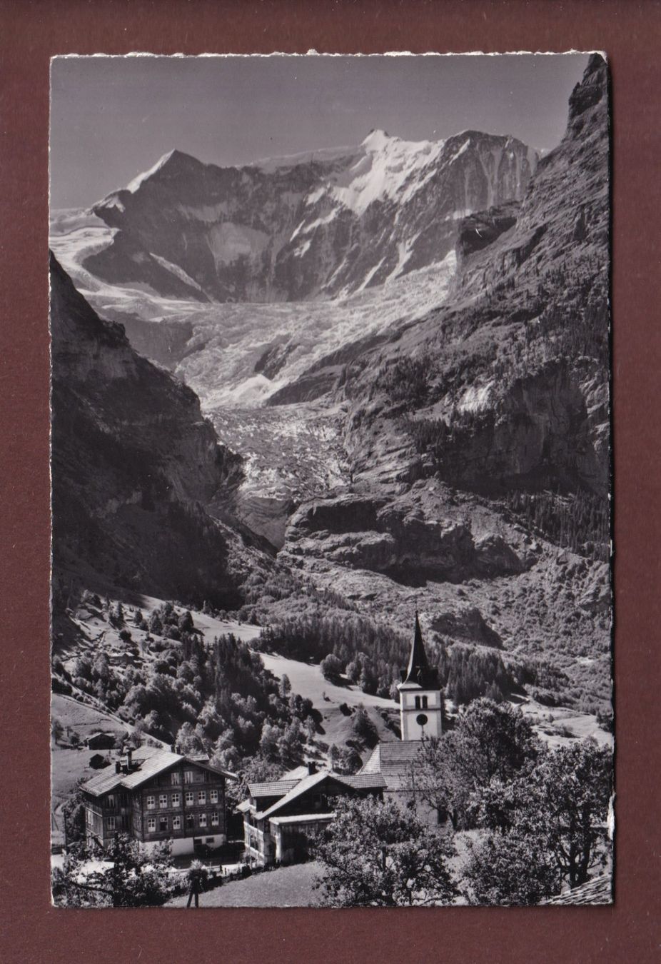 Cartoline postali: GRINDELWALD - Teil mit Kirche - 1965 – Usato da Pully venduto da nicecards