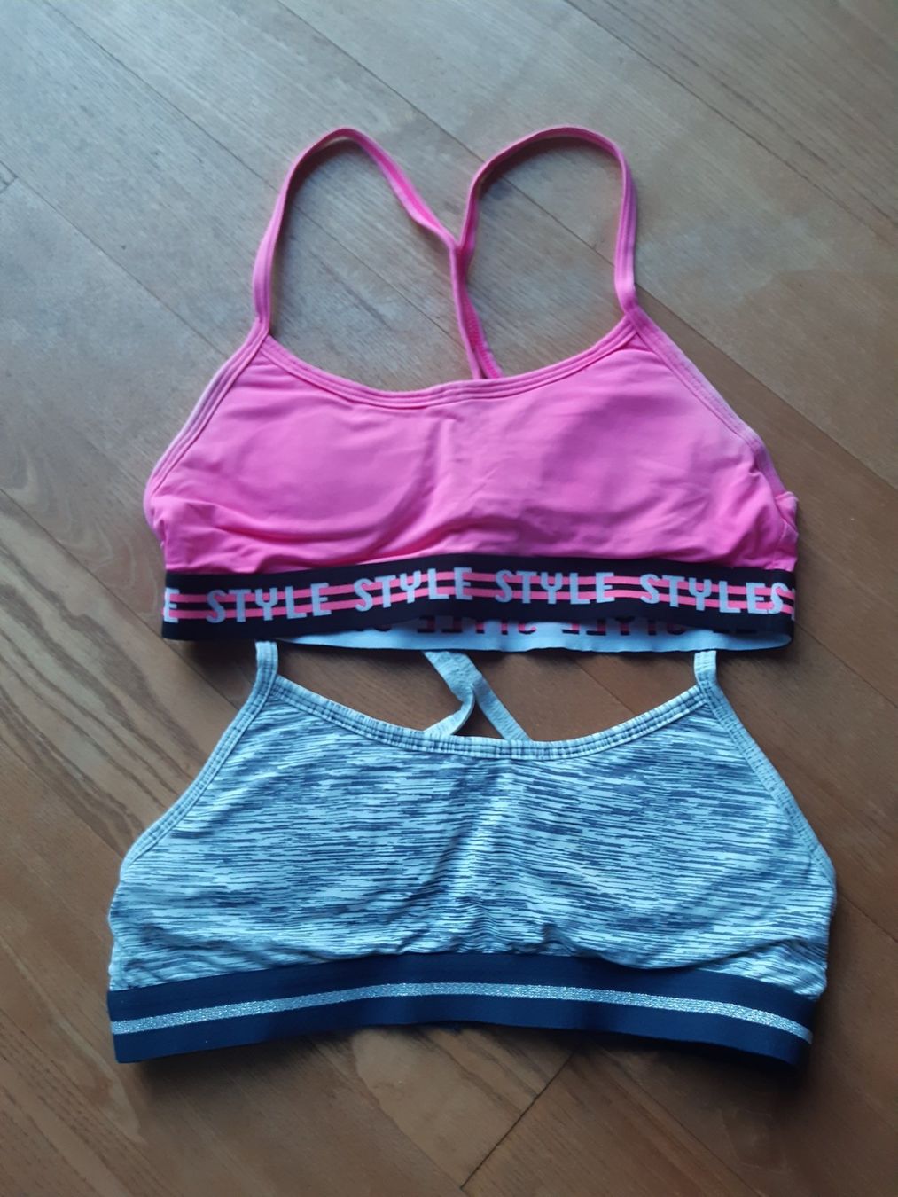 Blusen, T-Shirts & Tops: 2 Tops für Mädchen – Gebraucht aus Schötz von