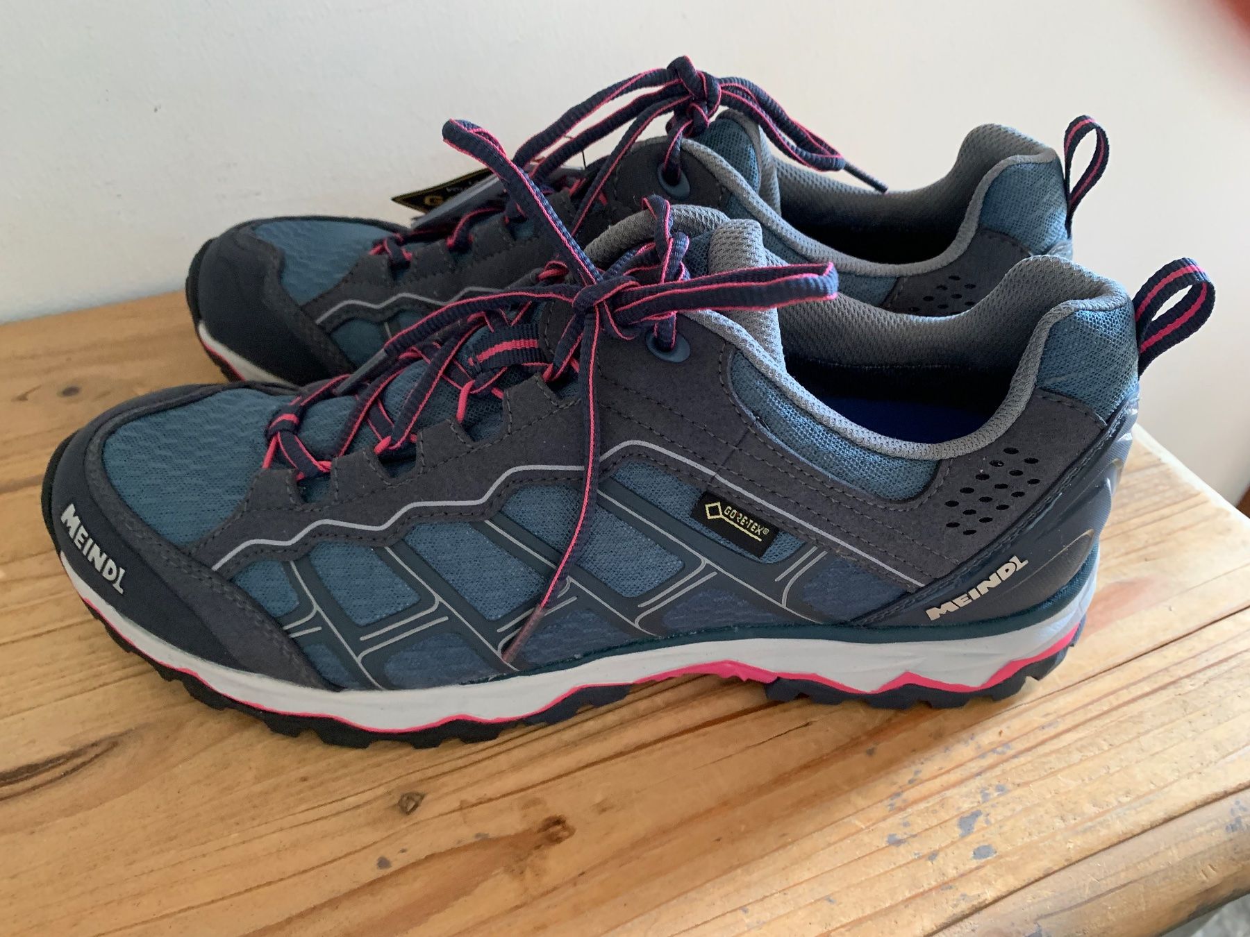 Meindl Scarpe da donna: MEINDL Gore-Tee Wanderschuhe Trekkingschuhe Gr. 41 **NEU** – Nuovo e nell'imballaggio originale da Meiringen venduto da luanik 2