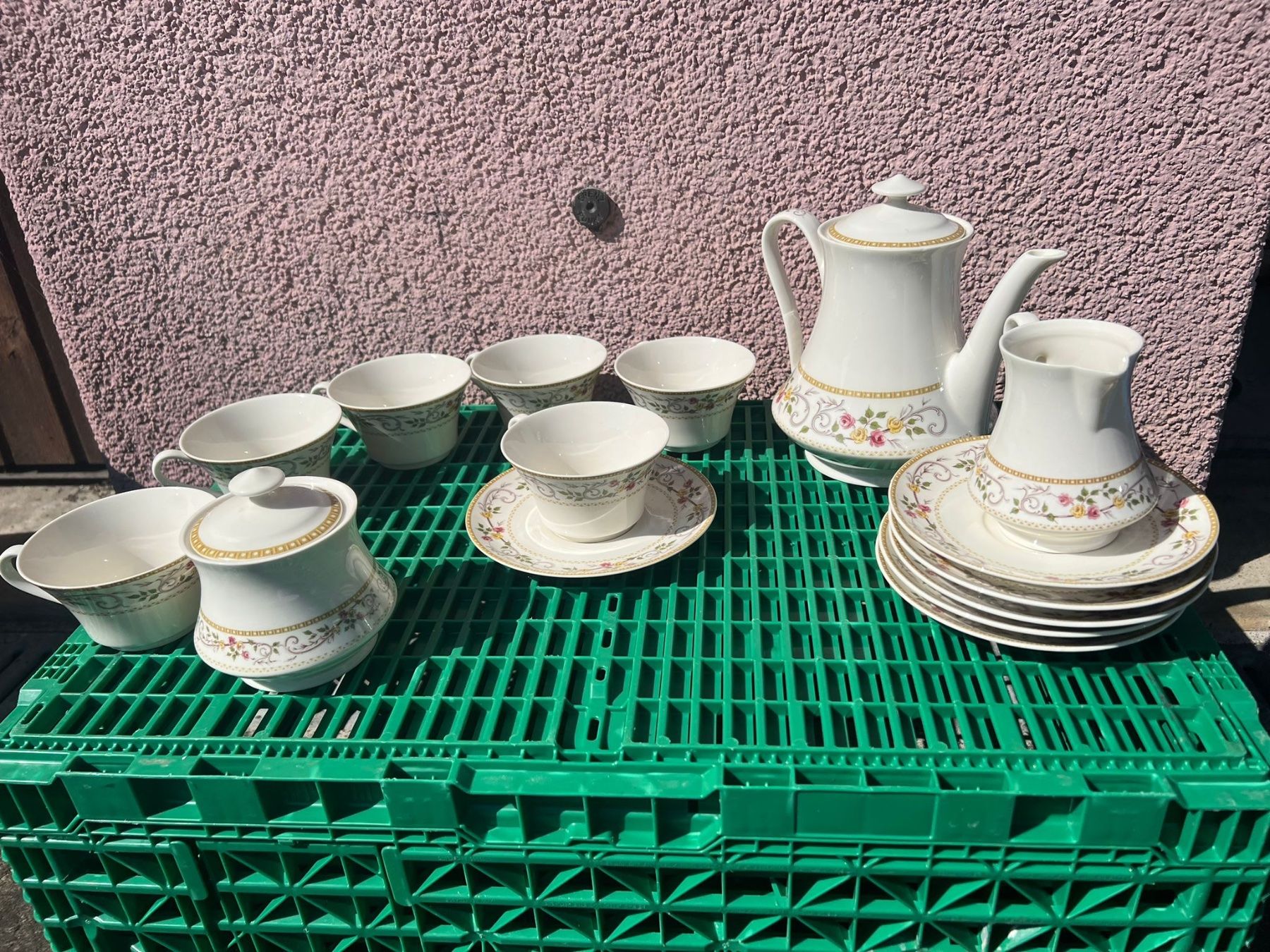 Set di piatti: Kaffee-/Teeservice 15-teilig – Usato da Egg b. Zürich venduto da Brocki_Insel_Egg