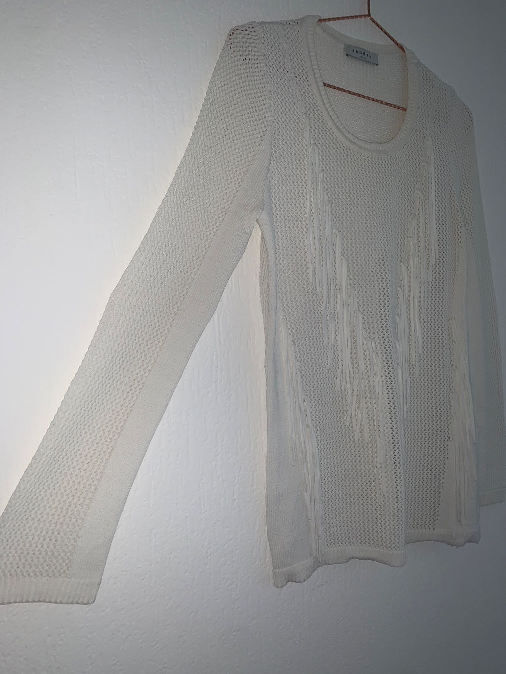 Sandro Tops: Sandro pull blanc à franges (taille 2/M) – D'occasion à Lausanne par Xiaoxi 2
