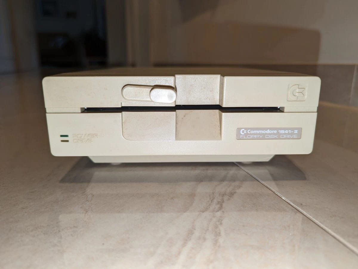 Commodore PCs: Commodore 64 (C64E Shortboard), Komplett Set – D'occasion à Zürich par Elena_N 2