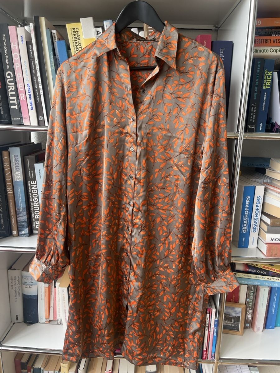 Vestiti: Seide Hemdblusenkleid mit Blättermuster, Grösse M – Nuovo (secondo la descrizione) da Zürich venduto da Paula1992