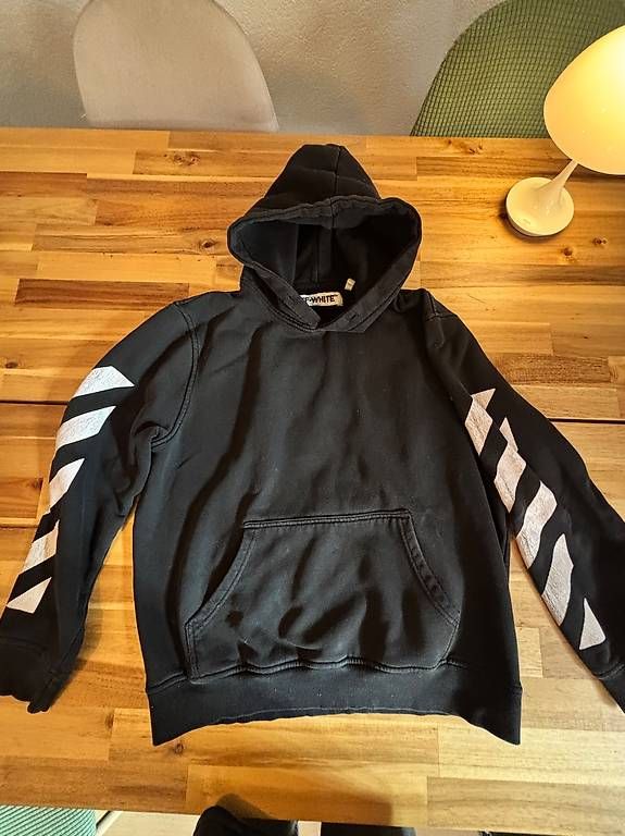 Pullover & Sweatshirts: OFF-White Hoody  – Gebraucht aus Wattenwil von flu_6v27