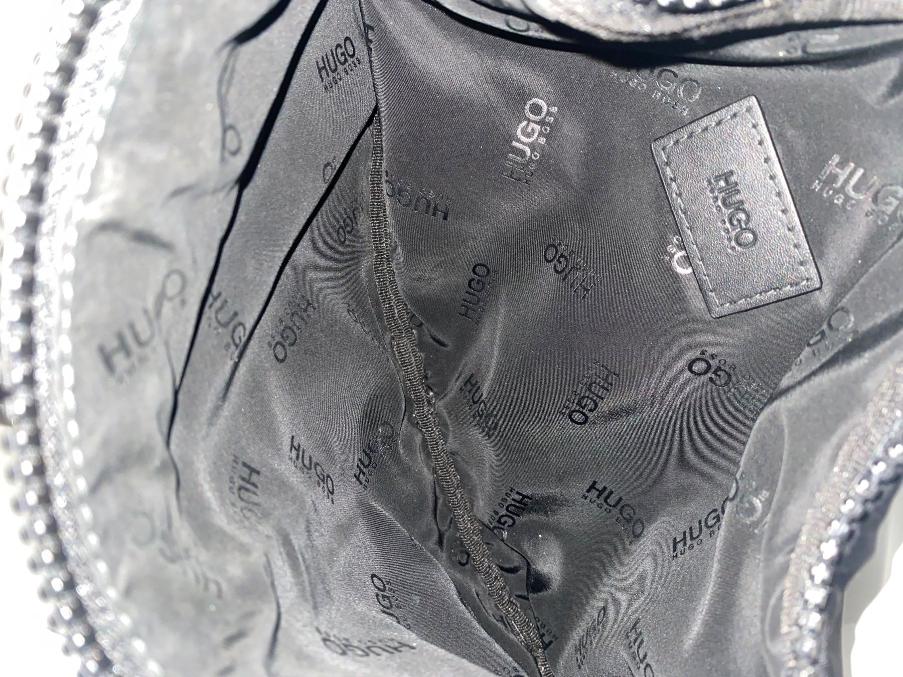 Hugo Boss Borse: Hugo Boss Umhängetasche – Usato da Schlieren venduto da Sunshines 3