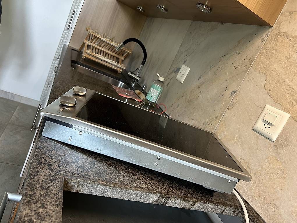 Cucine: Plaques vitrocéramiques – Usato da Vouvry venduto da Vouvrisa 1