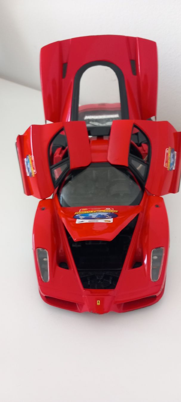 Ferrari Modellini d'auto: ENZO RERRARI 1/18 – Usato da Balsthal venduto da Marica75 4
