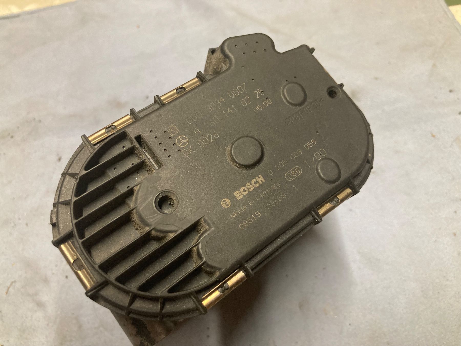 Smart Toutes les pièces auto: Smart Fortwo 450 Drosselklappe A1601410225 – D'occasion à Camorino par Vasal 2