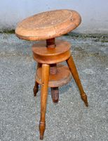 antiker geneigter Dreh- Werkstatthocker STERN m Holzspindel