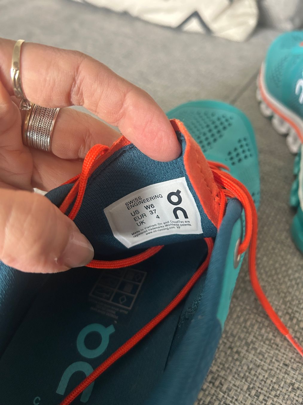 On Scarpe da donna: On Cloudflow Schuhe - Gr. 37 – Nuovo (secondo la descrizione) da Illnau venduto da Monkky 5
