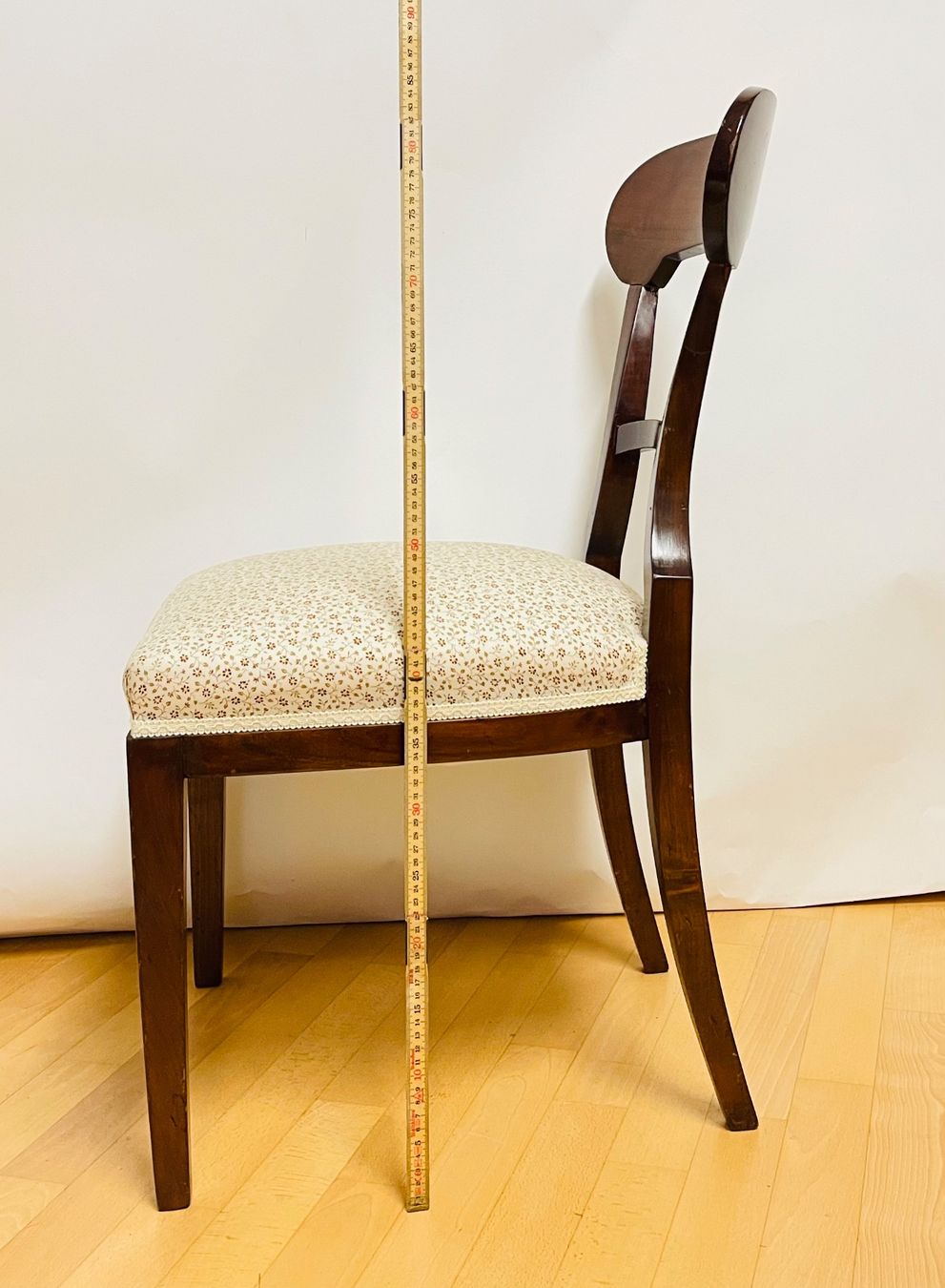 Sedie: Antiker Stuhl, Holzstuhl mit Blumenmuster – Usato da Olten venduto da ELHANDEL 4
