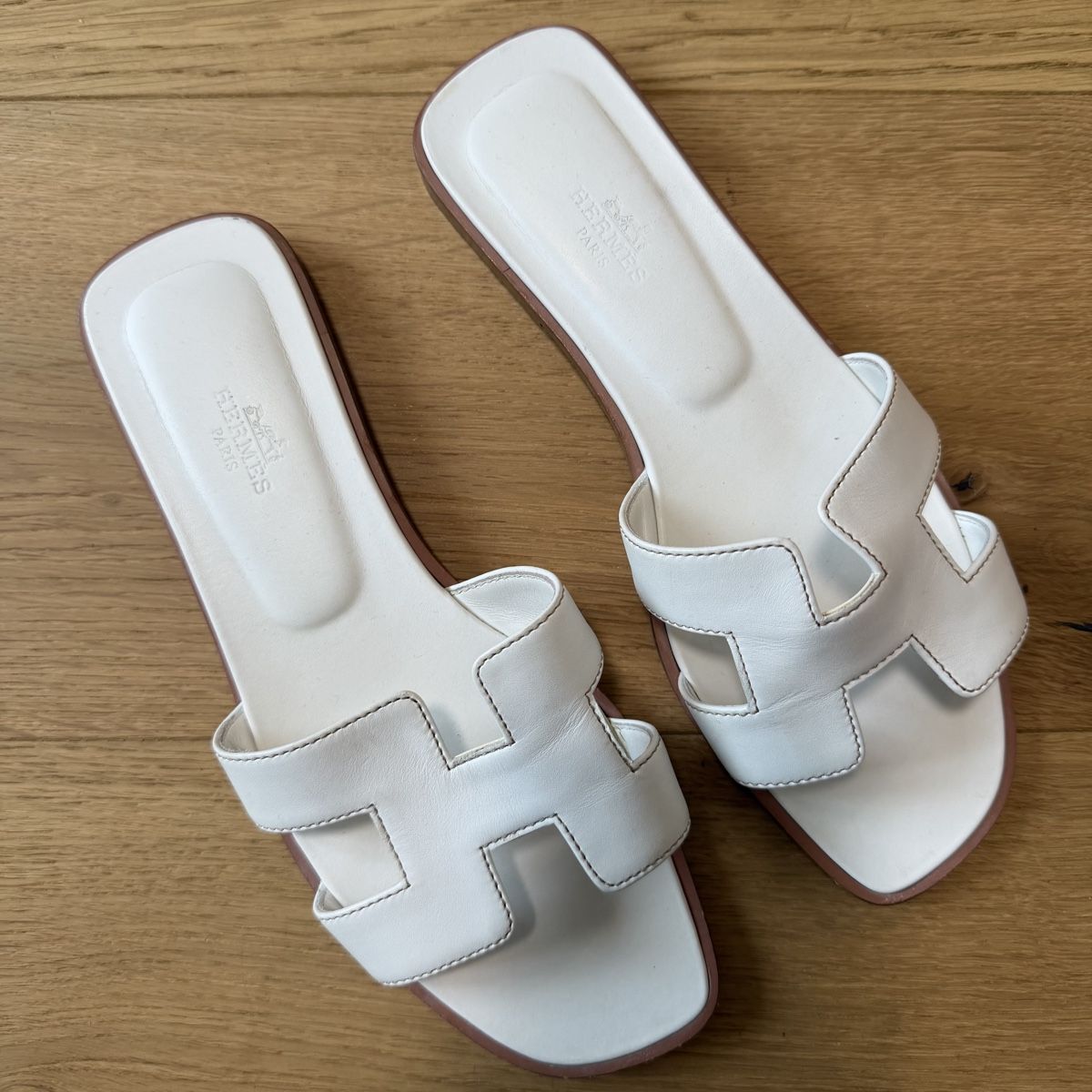 Hermès Scarpe da donna: Hermes Oran Sandalen Grösse 38.5 white – Usato da Cham venduto da nad_z2js 1