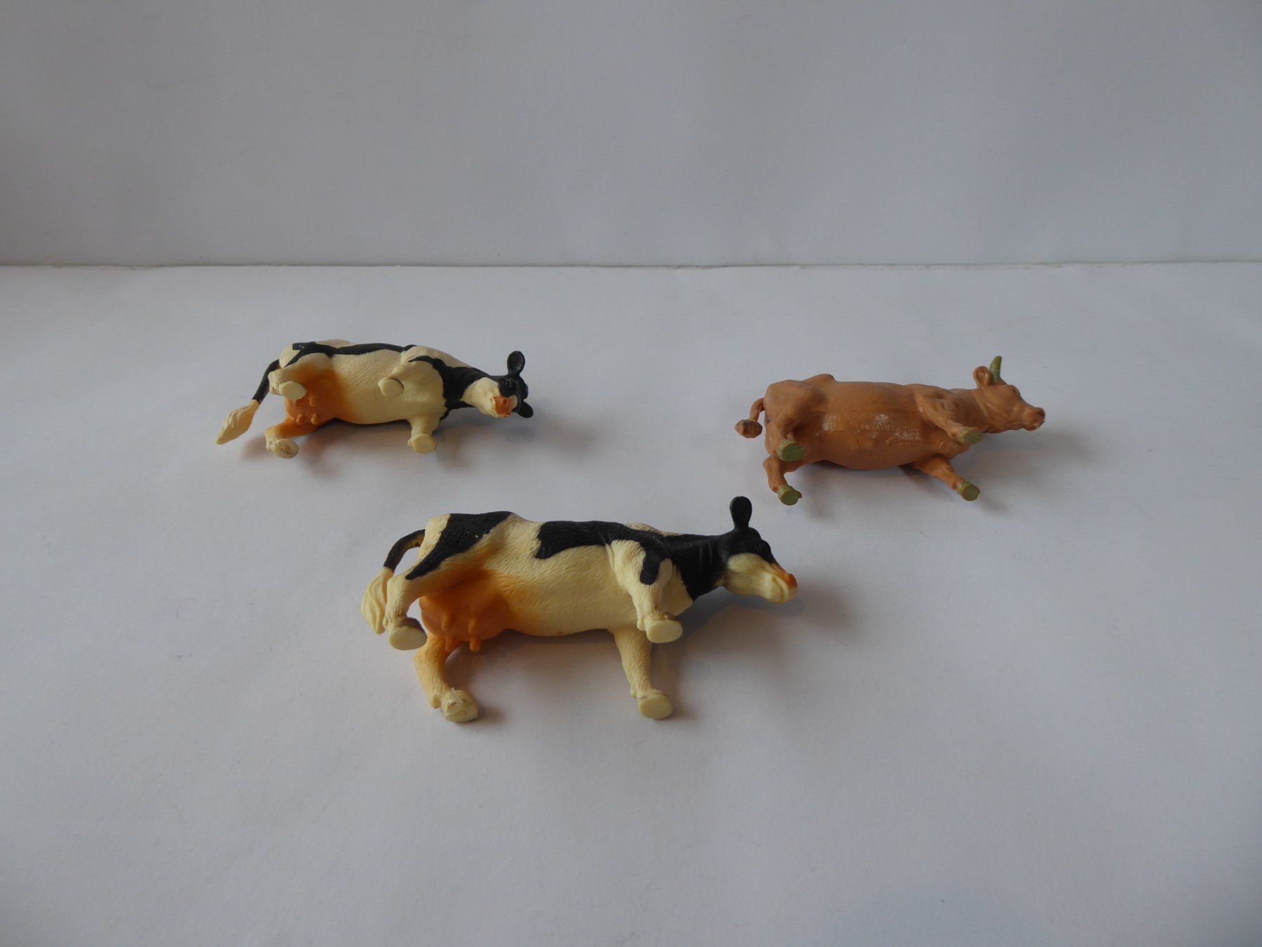 Statuette: 2 Freiberger Kühe,  1 Stier hellbraun – Usato da Turbenthal venduto da Panau 1