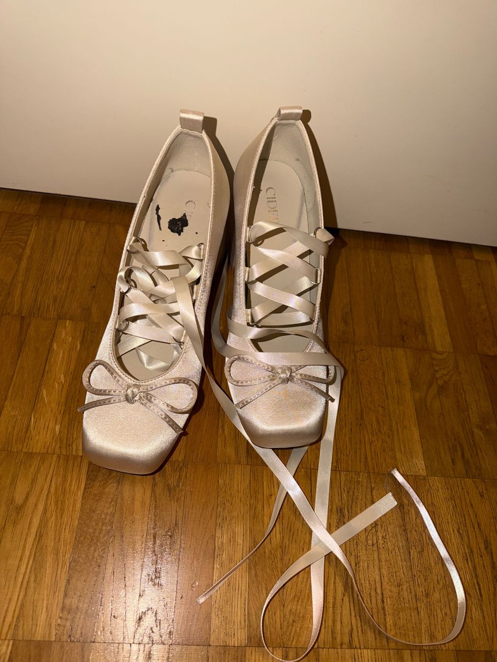 Chaussures femmes: Cider Schuhe Satin – D'occasion à Adliswil par m.200100