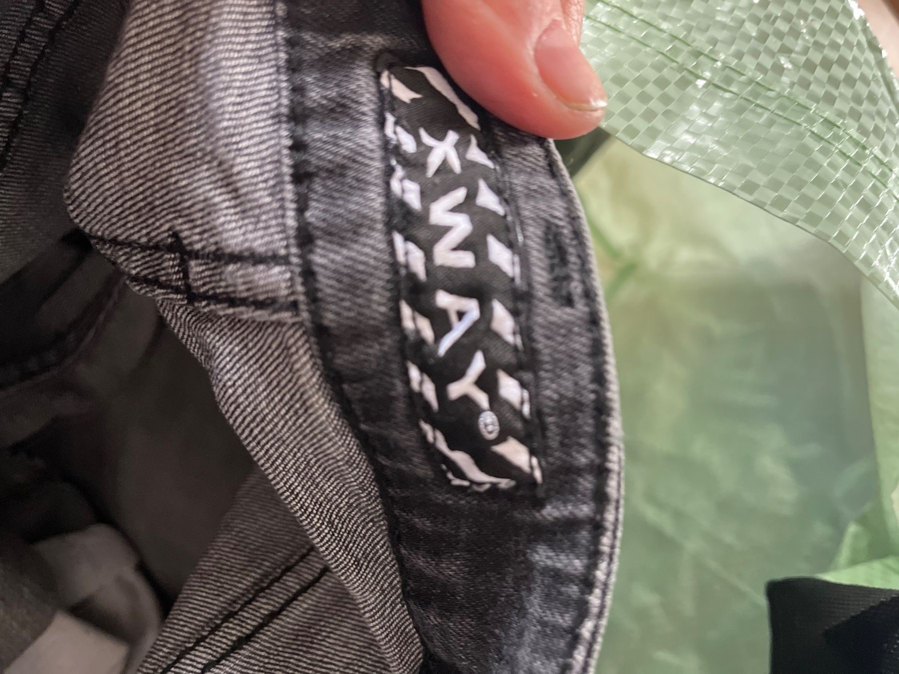 Hosen: Pantalon noir Taille 46 doryan – Gebraucht aus Veyrier von kimedovapa 1