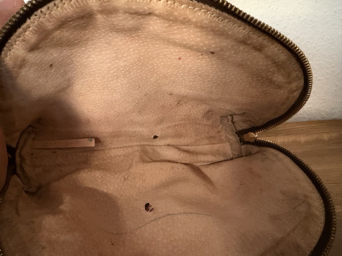 Louis Vuitton Astucci : Trousse Louis Vuitton monogramme état usagé visible – Usato da Brügg BE venduto da Goob 5