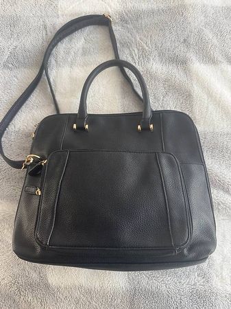Borsa nera a tracolla