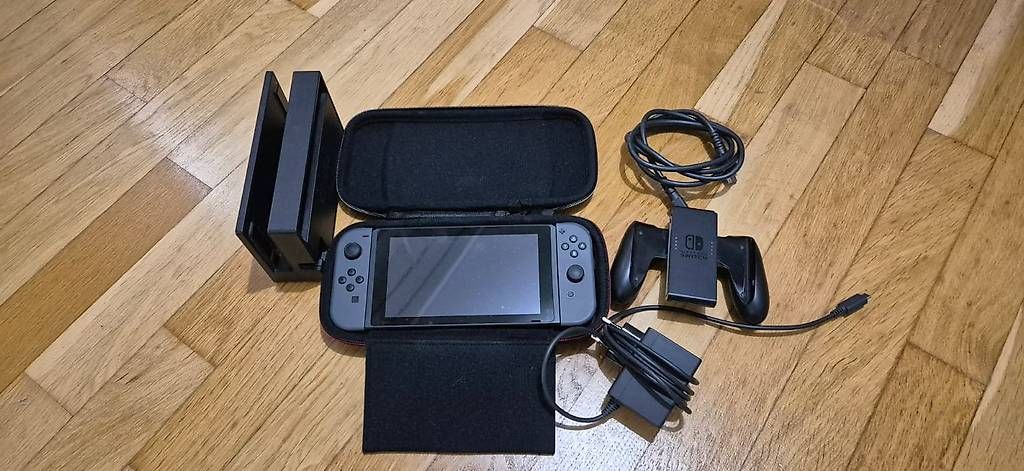 Nintendo Konsolen: Console de jeux Nintendo Switch première génération – Gebraucht aus Lausanne von DavidDubey