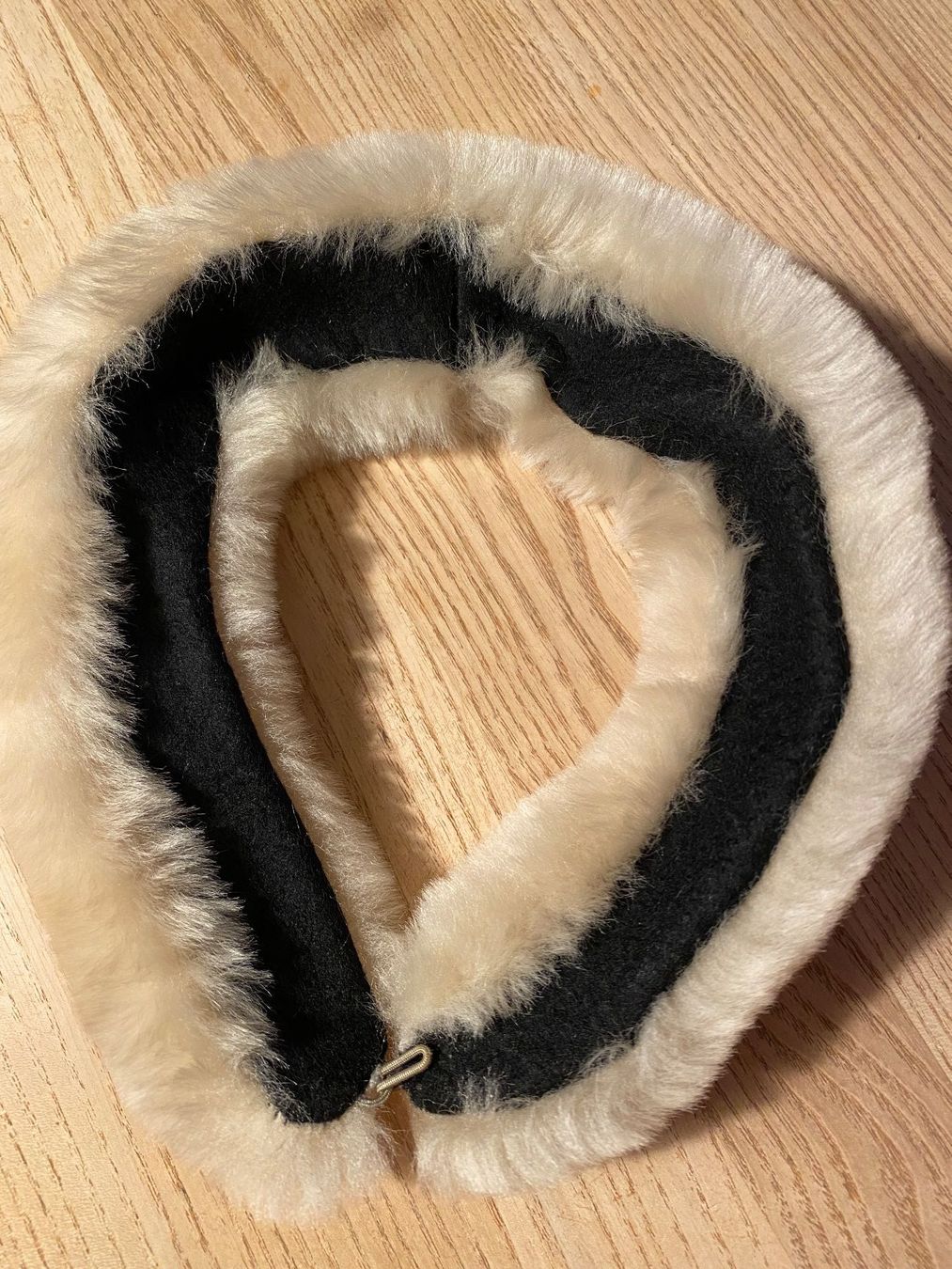 Sonstige Mädchenkleider: Kunstfellkragen, beige, Winterkragen – Gebraucht aus Rüschlikon von Emma01 1