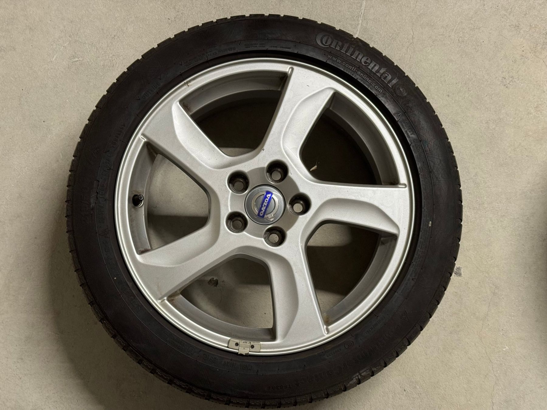 Volvo Pneus & Kompletträder: Volvo originalräder 7" x 17" – Gebraucht aus Amsoldingen von 242GT 3