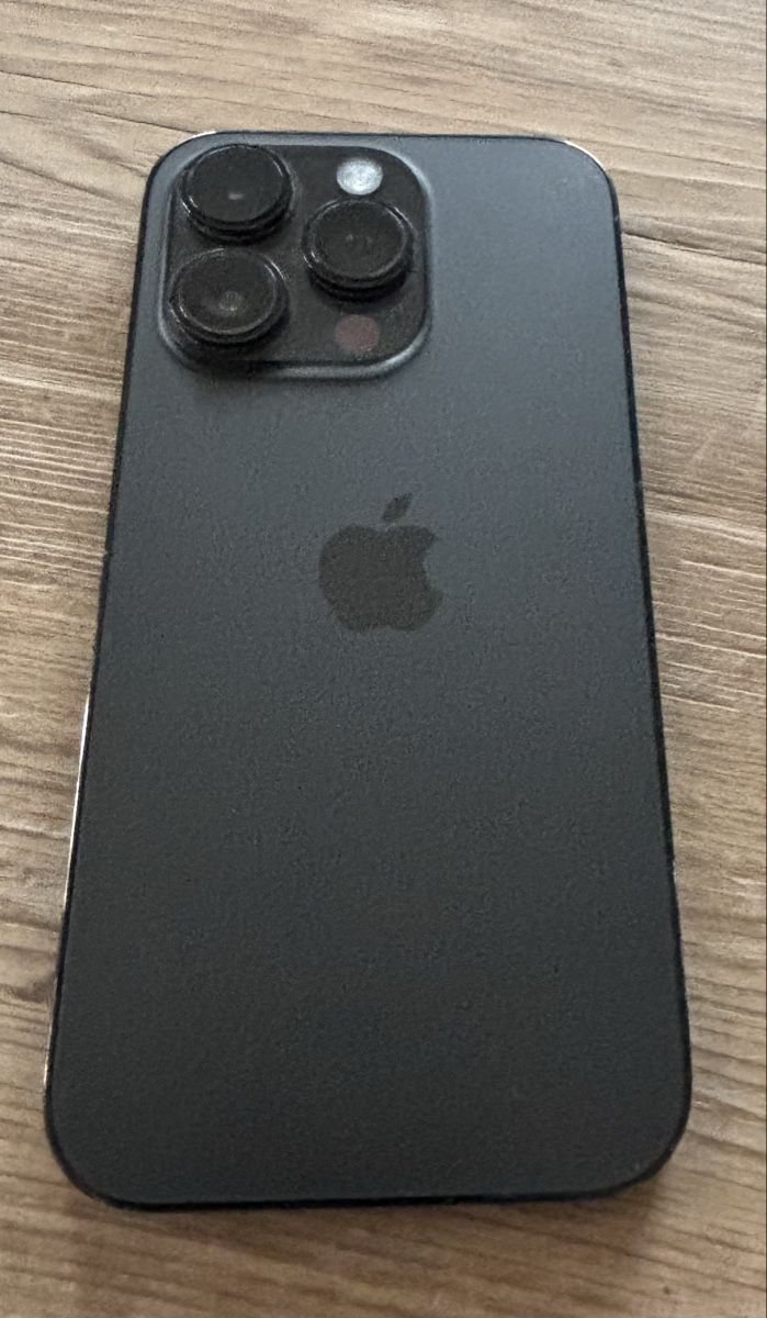 Apple Handys / Smartphones: Iphone 14 Pro mit 2 Hüllen – Gebraucht aus Pfäffikon ZH von anlimalu 2