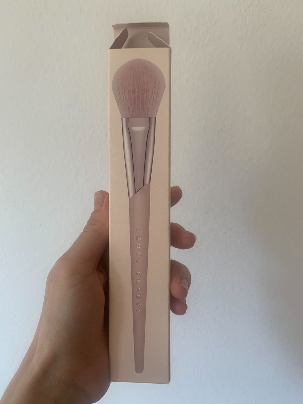 Fenty Gesichtspflege: Fenty Bronzer Brush,neu, Ladenpreis CHF47.90 – Neu und originalverpackt aus Zürich von deruja 5