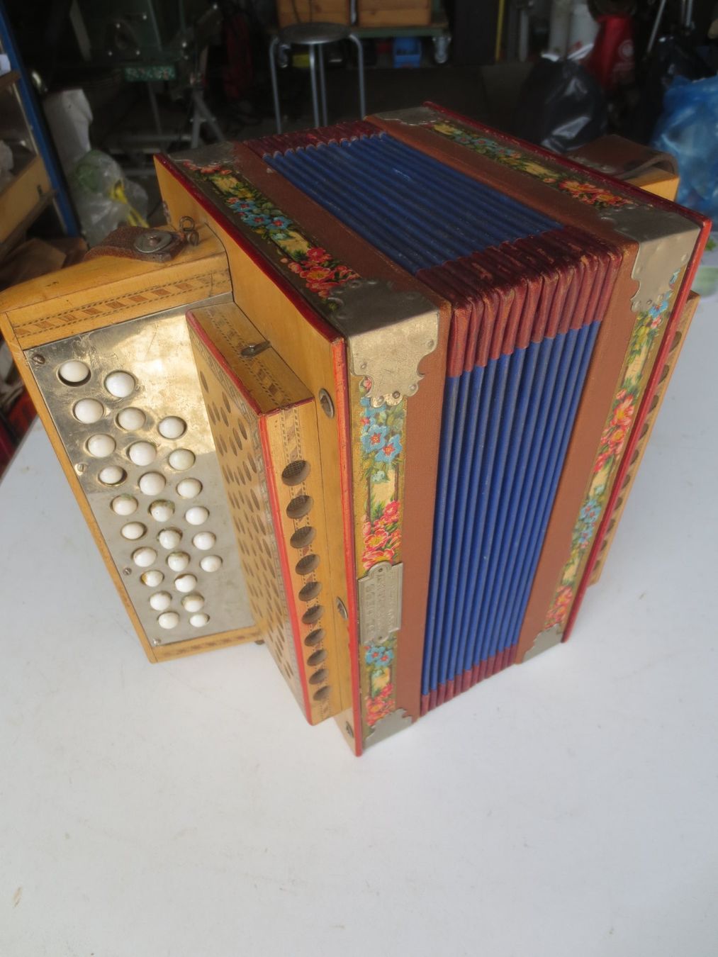 Strumenti musicali: Antike Handharmonika – Usato da Weier im Emmental venduto da waefler03