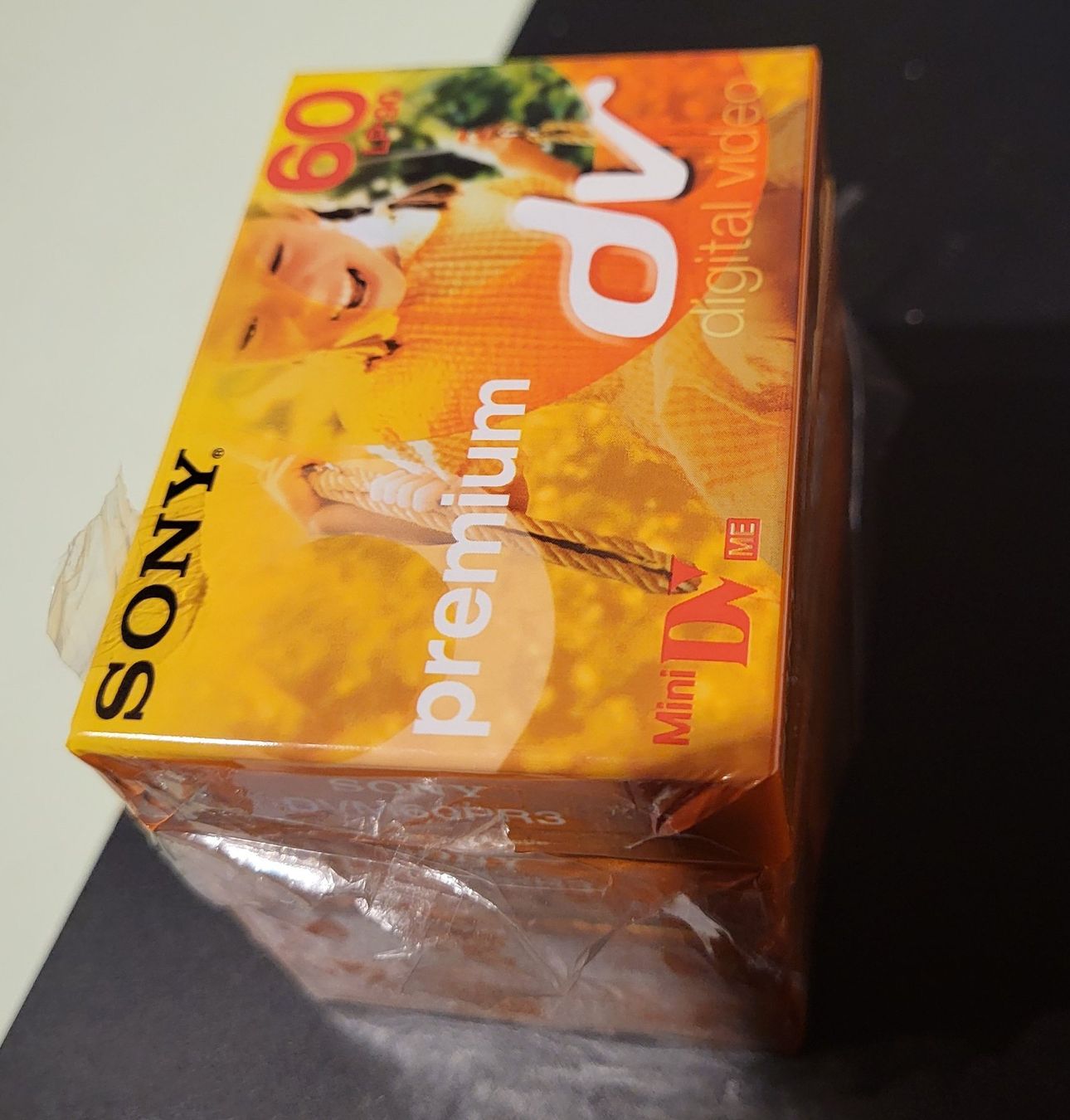Musicassette: 4 Sony Premium Mini DV DVM60PR3, Neu und versiegelt! – Nuovo e nell'imballaggio originale da Wettingen venduto da Balto_2