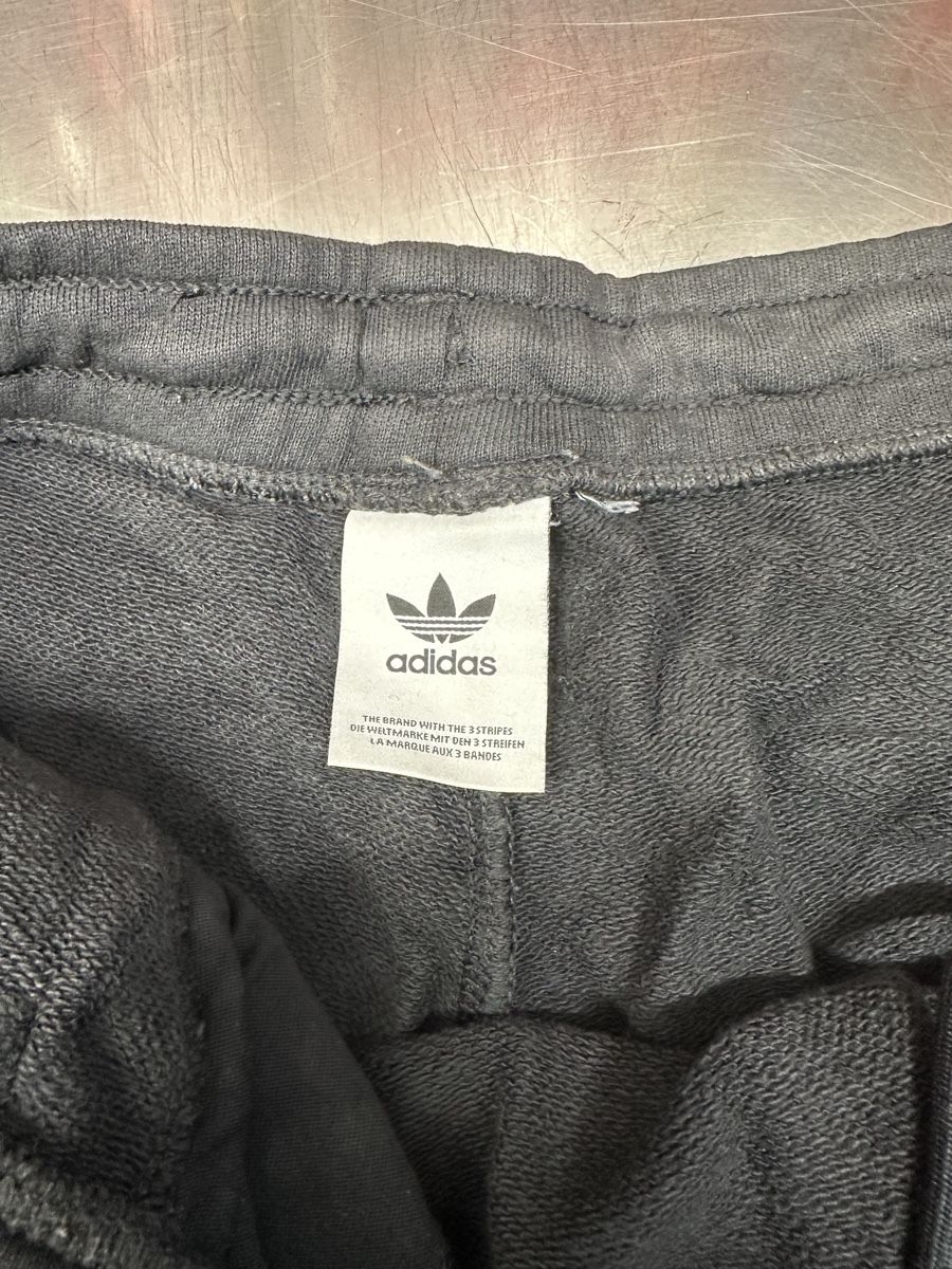 Pantaloni: Adidas Shorts – Usato da Schwende venduto da weesli 2