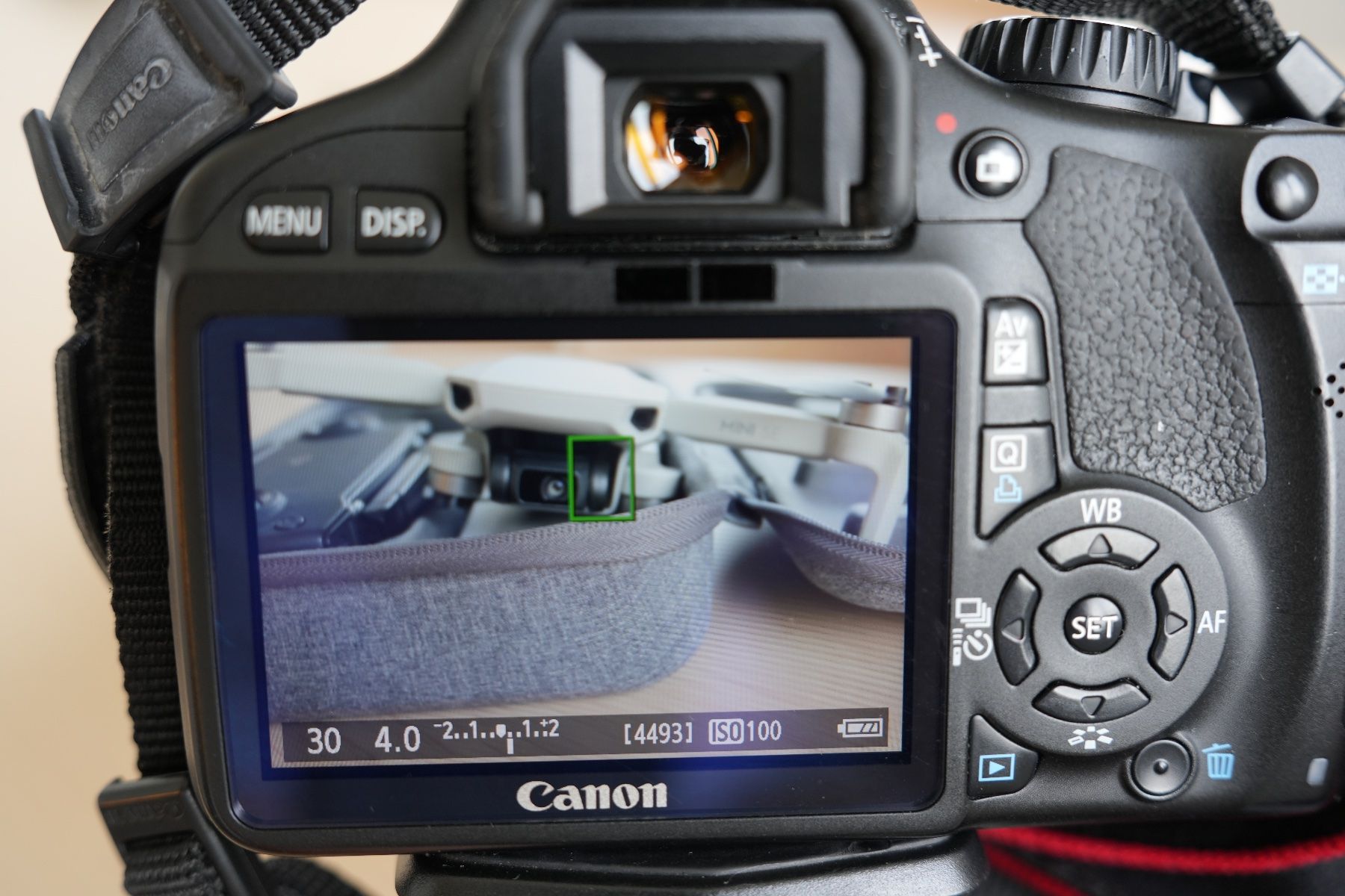 Canon Fotocamera: Canon EOS 550D DSLR Bundle mit viel Zubehör – Usato da Horgen venduto da sim_m5pj 9