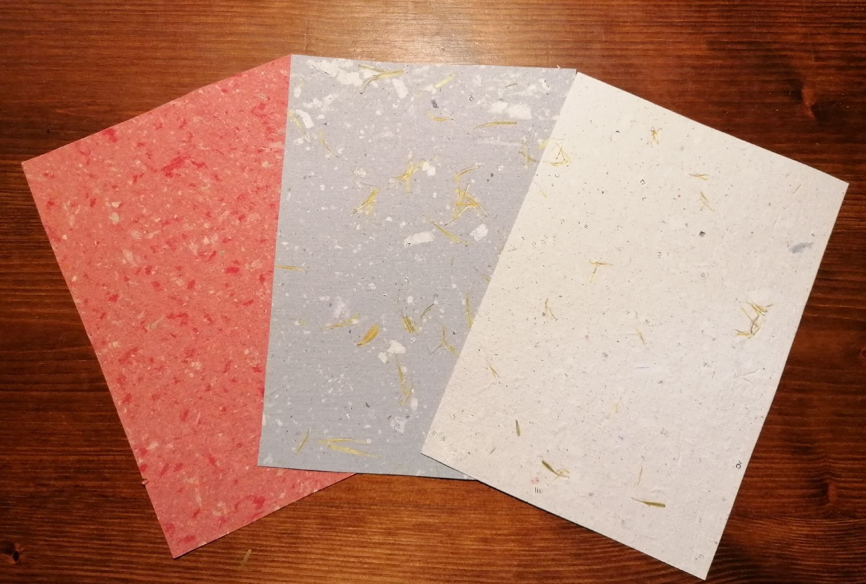 Carta: Papier recyclé artisanal, 5 feuilles A4 – Nuovo e nell'imballaggio originale da Vaulruz venduto da Jpittet102 4