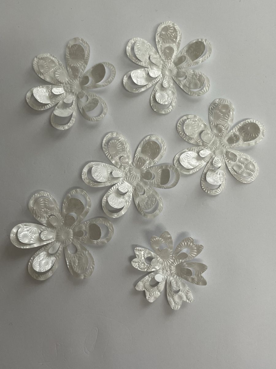 Tutte le decorazioni: Jakob Schlaepfer 7 weisse 3D Blumen  Deko – Nuovo (secondo la descrizione) da Winterthur venduto da tat_ky5h