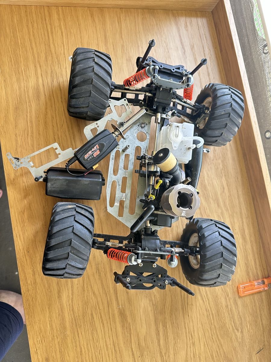RC Kits de montage: RC Auto Modellauto Nitro Verbrenner gebraucht – D'occasion à Nebikon par sal_pvk8 2
