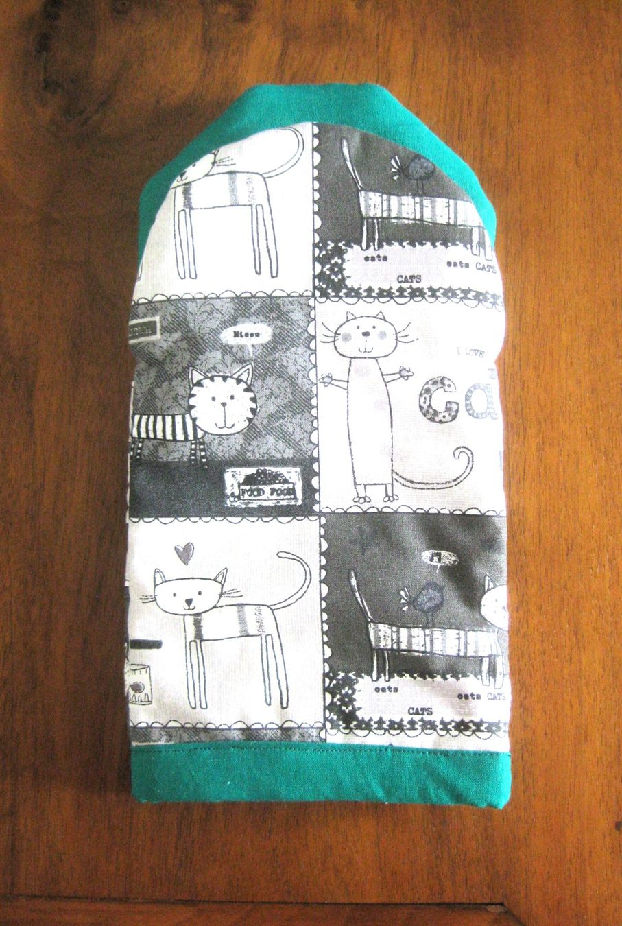 Handschuhe & Handstulpen: Backhandschuh, Grillhandschuh, mit Katzen, Handarbeit – Neu (gemäss Beschreibung) aus Kriens von Kraeutergarten 1