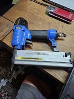 Klammernagler Druckluft mit Koffer und Anleitung (V)