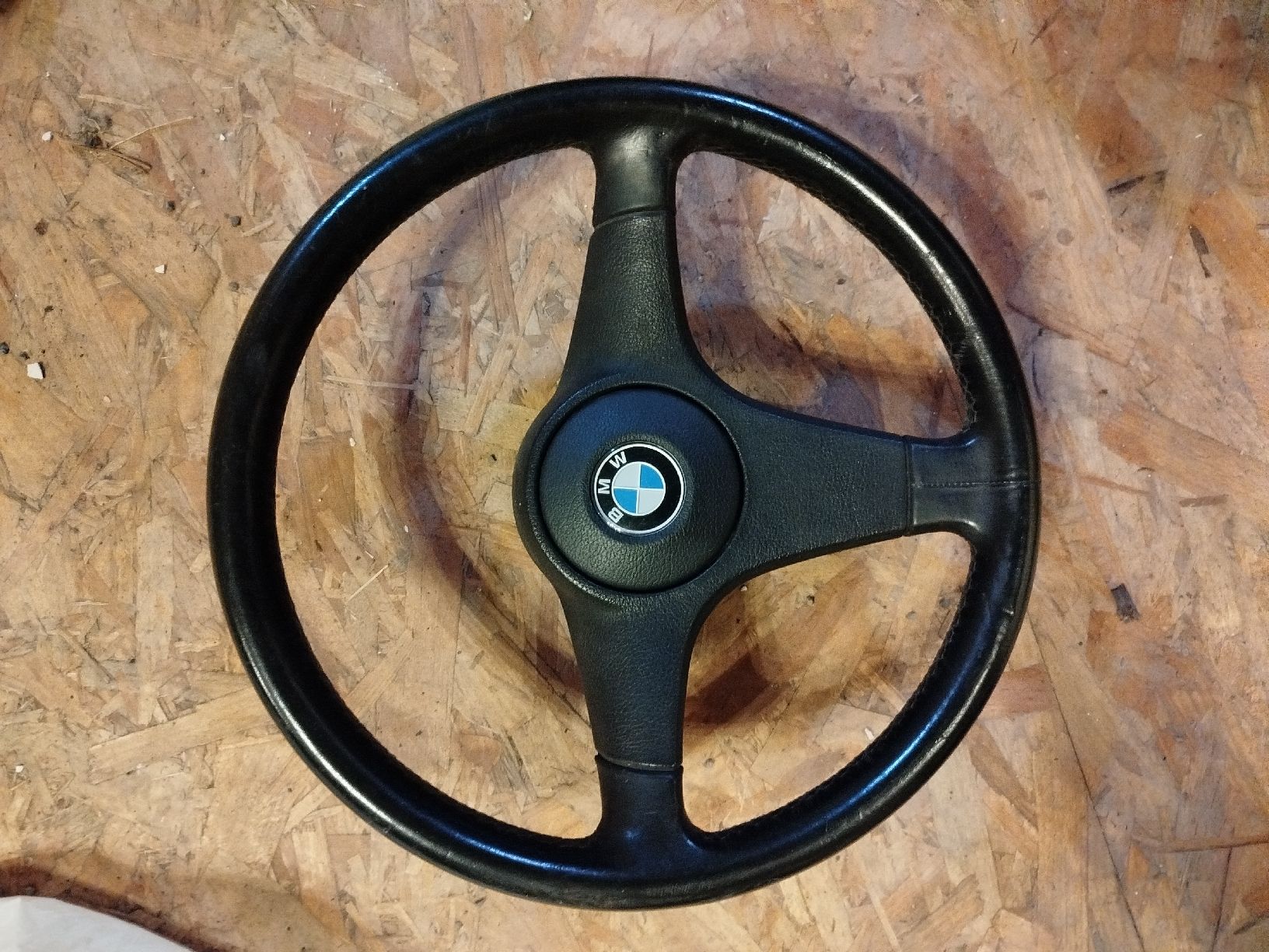 BMW Tutti pezzi di ricambio auto: volant original Bmw E30 325 ix  – Usato da Neuchâtel venduto da lyd_67kk 2