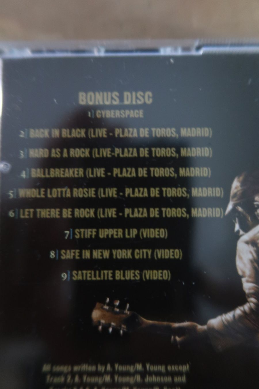 CD: AC/DC - STIFF UPPER LIP - TOUR EDITION mit BONUS CD – Usato da Basel venduto da Patiscat 3